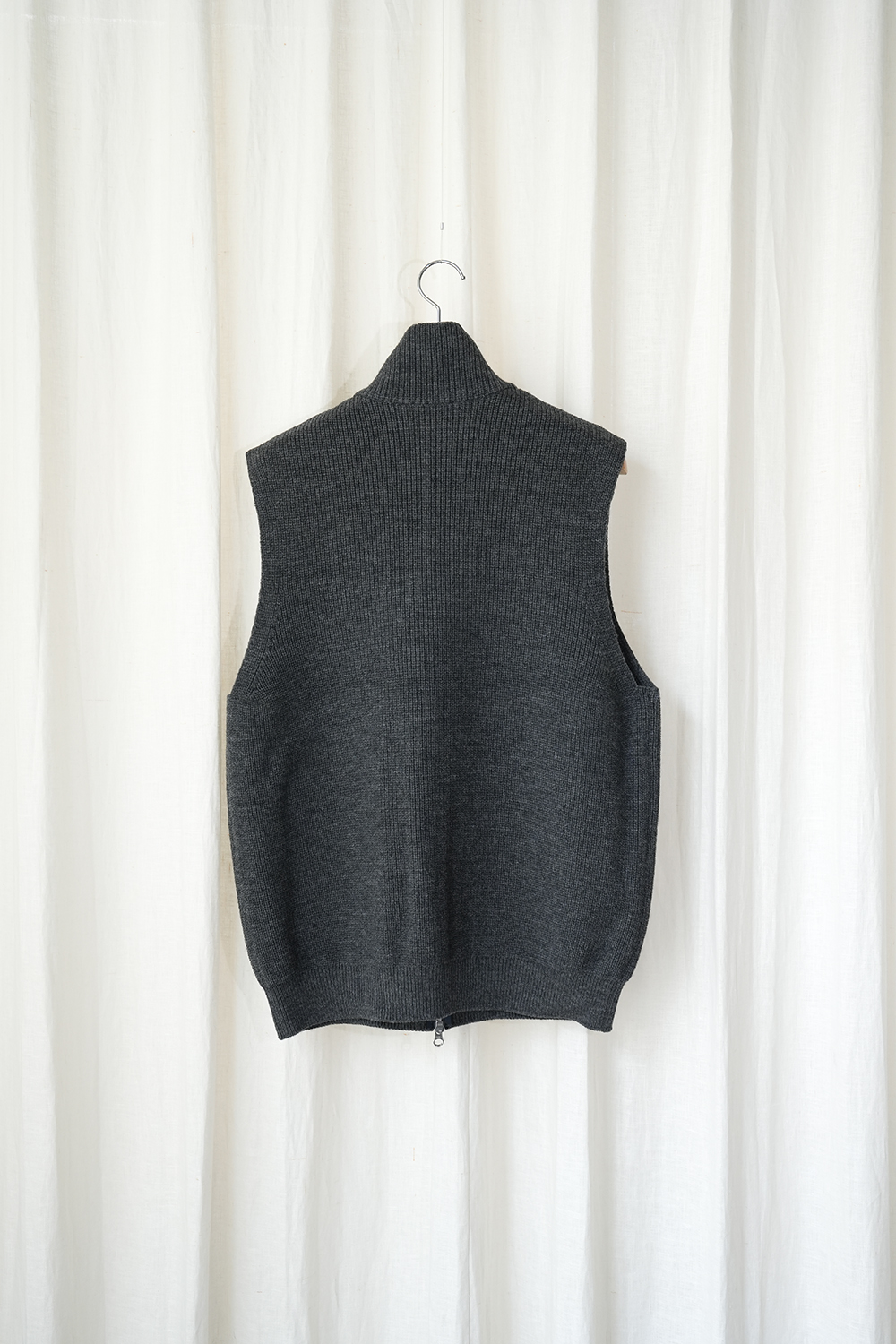 Mulesing Free Wool Knit Zip Vest | ANOTHER LOUNGE