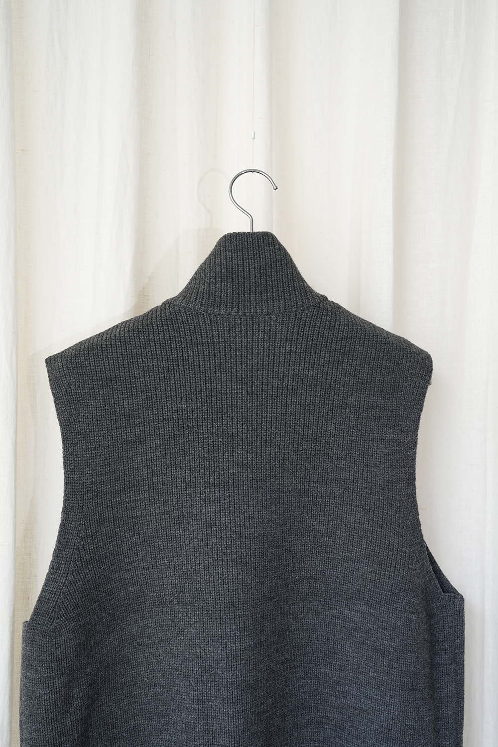 Mulesing Free Wool Knit Zip Vest | ANOTHER LOUNGE