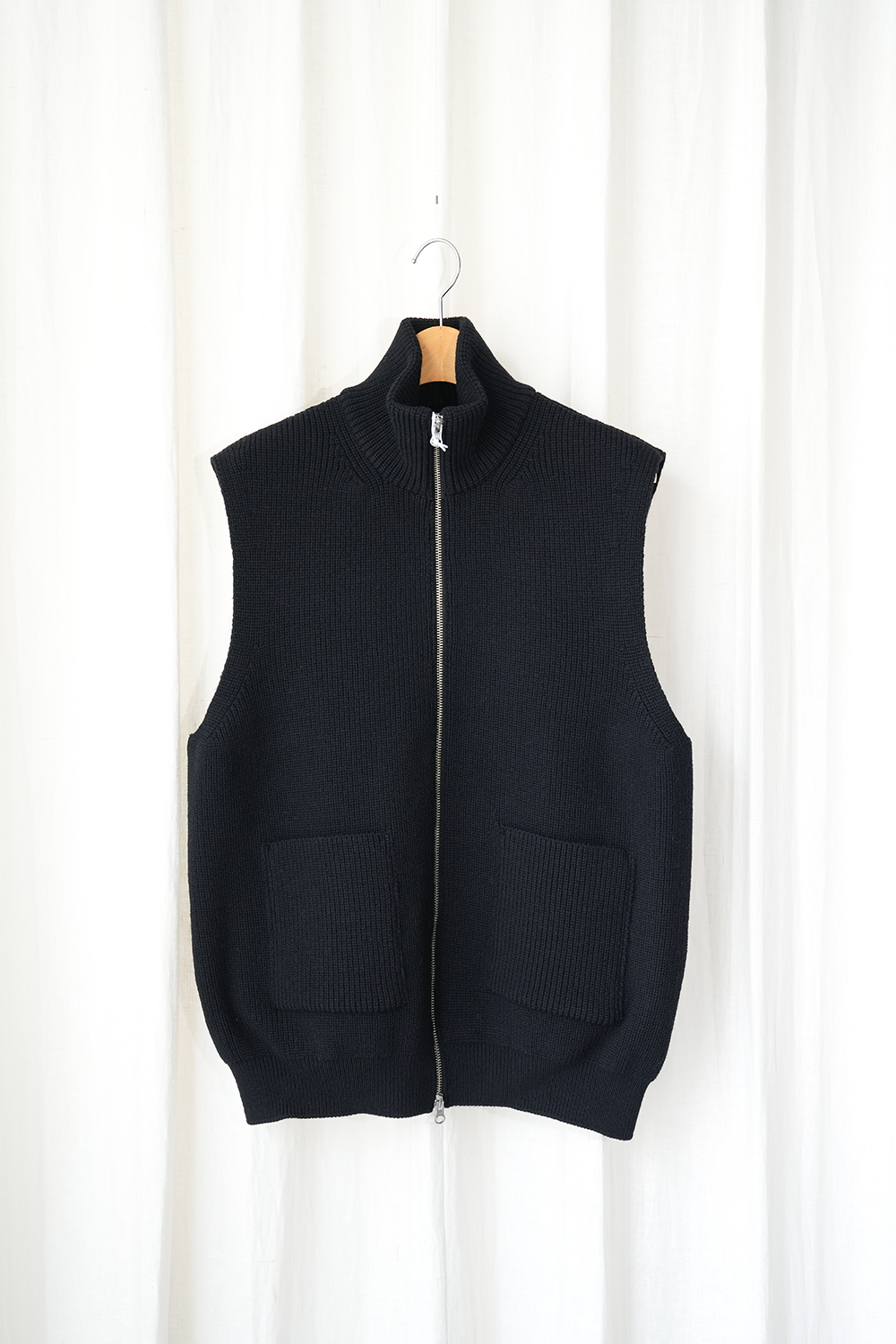 Mulesing Free Wool Knit Zip Vest | ANOTHER LOUNGE