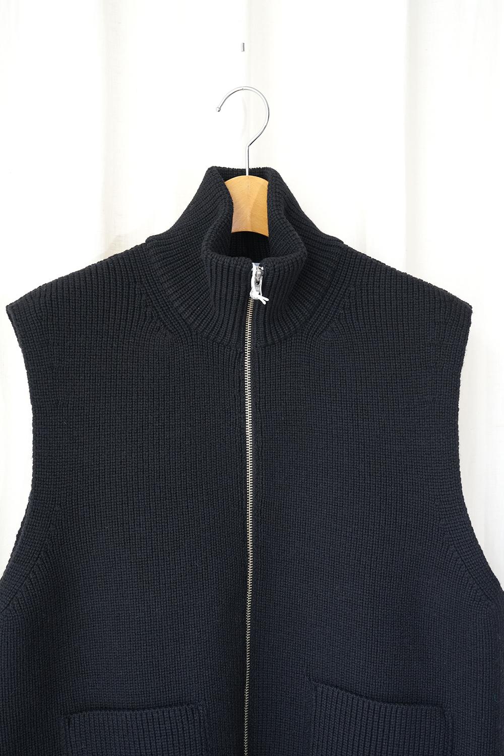 Mulesing Free Wool Knit Zip Vest | ANOTHER LOUNGE